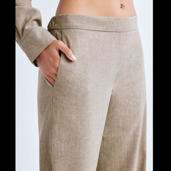 Aritzia Babaton Pull On Mina Pant Wide Leg - Picture 2 of 9
